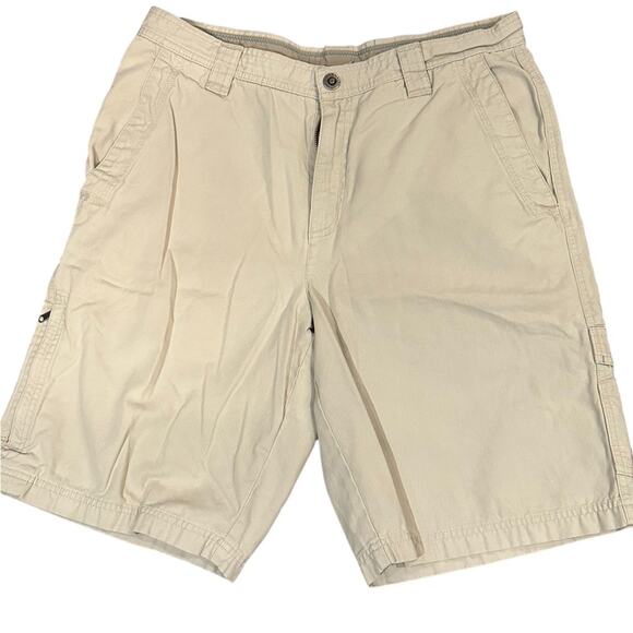Columbia Omni-Shade Cotton Khaki Mens Shorts in a Size 34 - Picture 1 of 6